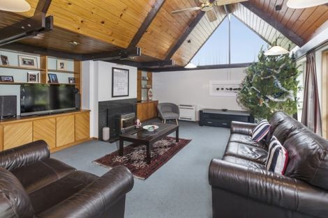 Photo of property in 18 Lombard Place, Avonhead, Christchurch, 8042