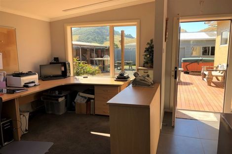 Photo of property in 30 Main Road, Clinton, 9534