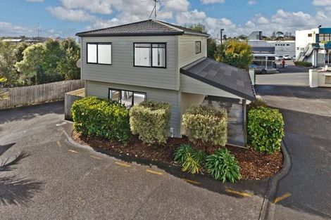 Photo of property in 1/5 Kilham Avenue, Northcote, Auckland, 0627