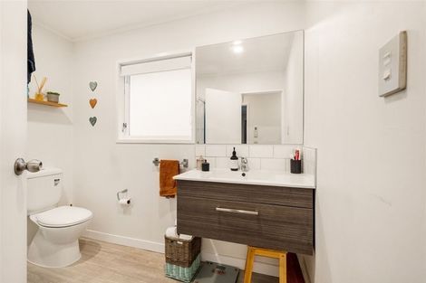 Photo of property in 20 Arlette Place, Massey, Auckland, 0614