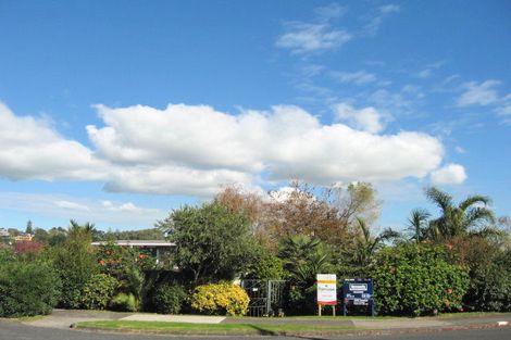 Photo of property in 1/214 Bleakhouse Road, Mellons Bay, Auckland, 2014