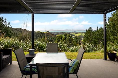 Photo of property in 124 Te Kanae Road, South Head, Helensville, 0874