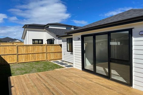 Photo of property in 14 Noia Way, Karaka, Papakura, 2113