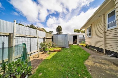 Photo of property in 10 Douglas Street, Hawera, 4610