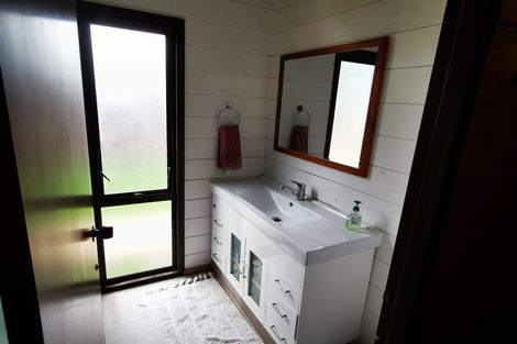 Photo of property in 5 Pinehurst Place, Wattle Downs, Auckland, 2103