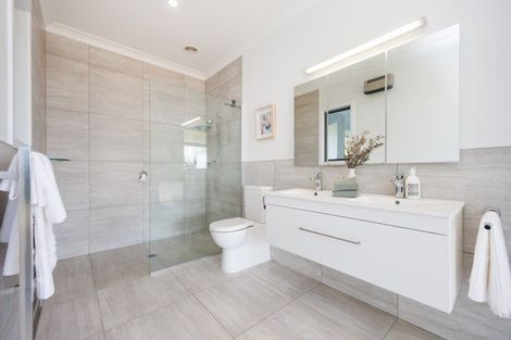 Photo of property in 12 Fleetwood Lane, Turitea, Palmerston North, 4472