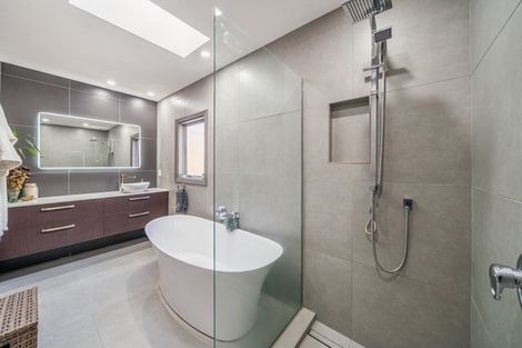Photo of property in 62 Kiriwai Road, Paremata, Porirua, 5024