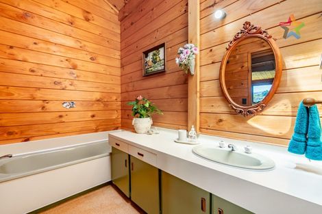 Photo of property in 321 Marine Drive, York Bay, Lower Hutt, 5013