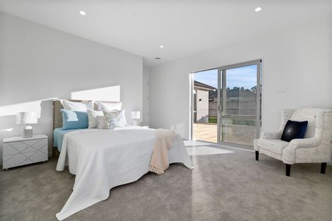 Photo of property in 16 Kilmacrennan Drive, Rosehill, Papakura, 2113