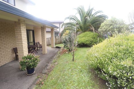 Photo of property in 16 Crimson Park, Oteha, Auckland, 0632