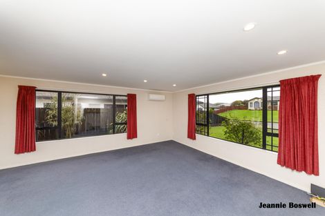Photo of property in 20 Aspen Way, Kelvin Grove, Palmerston North, 4414