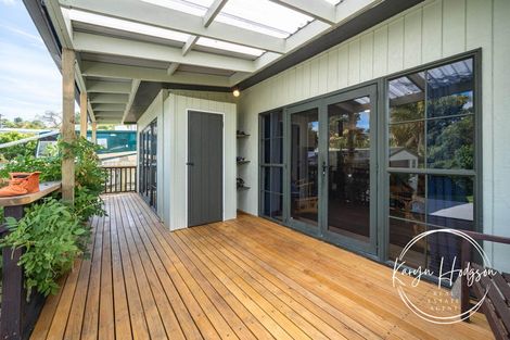 Photo of property in 10 Regent Street, Whakapirau, Maungaturoto, 0583