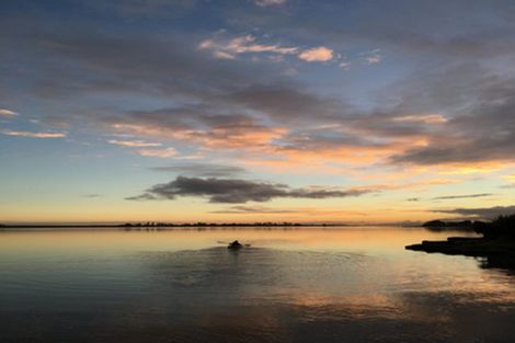 Photo of property in 5 Gleneagles Grove, Wattle Downs, Auckland, 2103