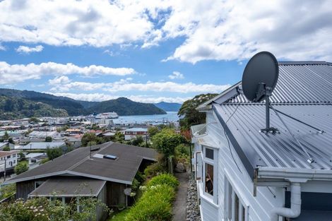 Photo of property in 14 Broadway, Picton, 7220