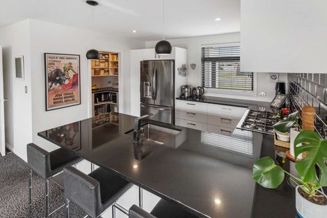 Photo of property in 79 Rosalie Terrace, Kelvin Grove, Palmerston North, 4414