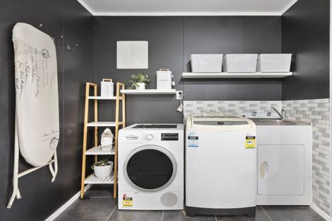 Photo of property in 146 Mount Taylor Drive, Feilding, 4775