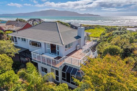 Photo of property in 8 Ara Kuaka, Waikanae Beach, Waikanae, 5036
