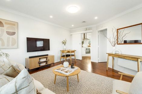 Photo of property in 3/19 Lake Pupuke Drive, Takapuna, Auckland, 0622