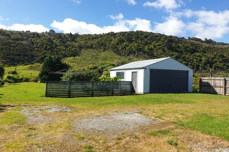 Photo of property in 4 Main Rd Ngakawau, Ngakawau, 7824