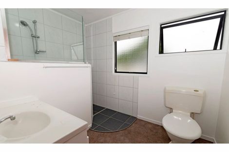 Photo of property in 2/1 Silverstone Place, Henderson, Auckland, 0612