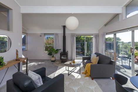 Photo of property in 35 Eruini Street, Waikanae Beach, Waikanae, 5036