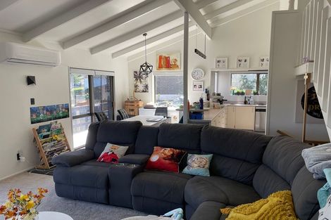 Photo of property in 42 Holyoake Place, Chatswood, Auckland, 0626