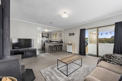 Photo of property in 69a Hartford Crescent, Totara Park, Upper Hutt, 5018