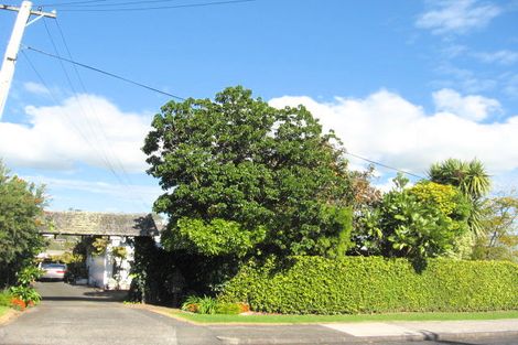 Photo of property in 216 Bleakhouse Road, Mellons Bay, Auckland, 2014