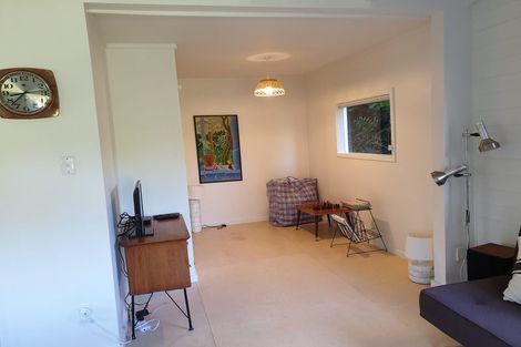 Photo of property in 105 Garden Road, Piha, New Lynn, 0772