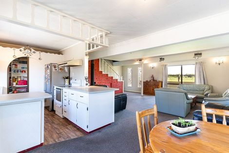 Photo of property in 2984 Cheltenham Hunterville Road, Cheltenham, Feilding, 4777