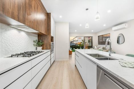 Photo of property in 3 Tarras Road, Kumeu, 0810