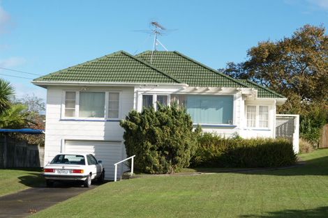 Photo of property in 27 Churchill Road, Cockle Bay, Auckland, 2014