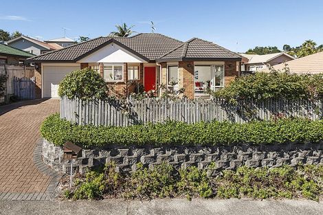 Photo of property in 11 Angel Way, Stanmore Bay, Whangaparaoa, 0932