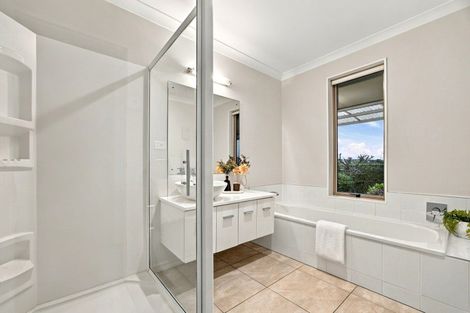 Photo of property in 32 Grace James Road, Pukekohe, 2120
