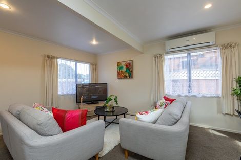 Photo of property in 2/49 Ranui Terrace, Tawa, Wellington, 5028