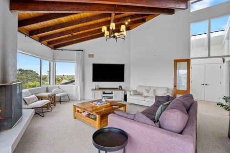 Photo of property in 7 Parr Terrace, Castor Bay, Auckland, 0620