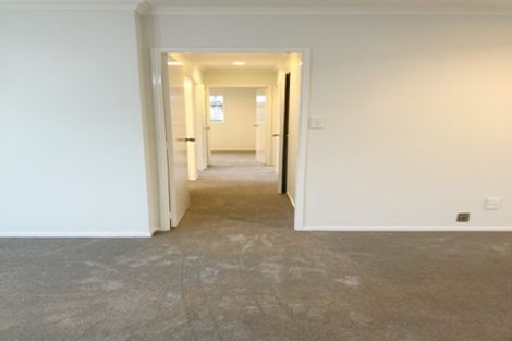 Photo of property in 43 Carisbrook Crescent, Papakura, 2110