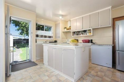 Photo of property in 106 Farquhar Road, Glendene, Auckland, 0602