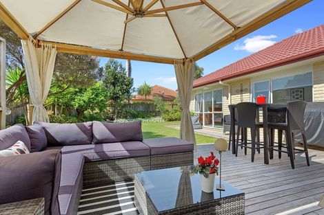 Photo of property in 108 Golfland Drive, Golflands, Auckland, 2013