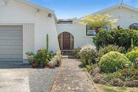 Photo of property in 15 Resolution Place, Bryndwr, Christchurch, 8053