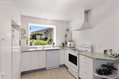 Photo of property in 2/49 Sawyers Arms Road, Northcote, Christchurch, 8052