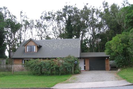 Photo of property in 9b Kakariki Grove, Waikanae, 5036