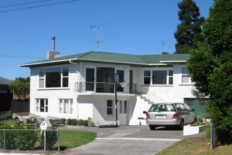 Photo of property in 15 Divich Avenue, Te Atatu South, Auckland, 0610