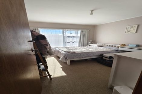 Photo of property in 1/15 Woodall Place, Totara Vale, Auckland, 0627