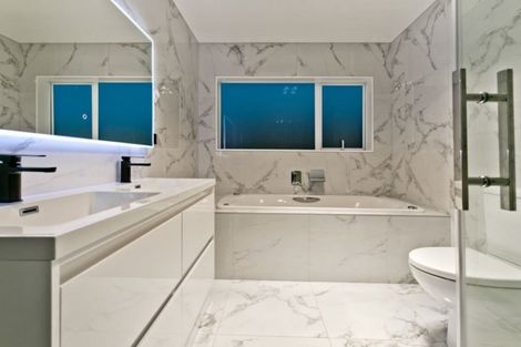 Photo of property in 91 San Valentino Drive, Henderson, Auckland, 0612