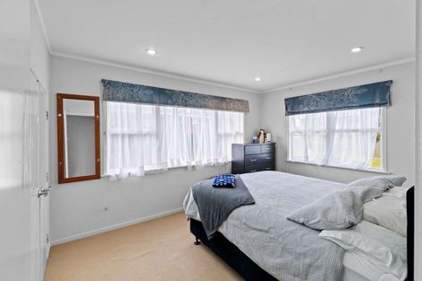 Photo of property in 10 Awaroa Road, Sunnyvale, Auckland, 0612