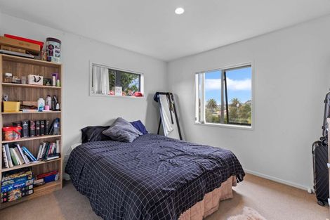 Photo of property in 4/36 West Coast Road, Glen Eden, Auckland, 0602