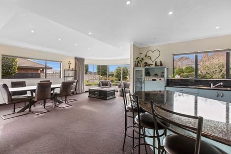 Photo of property in 22 Kinross Drive, Merrilands, New Plymouth, 4312