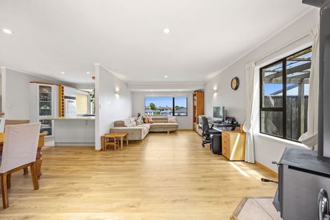 Photo of property in 18 Janome Place, Bucklands Beach, Auckland, 2014