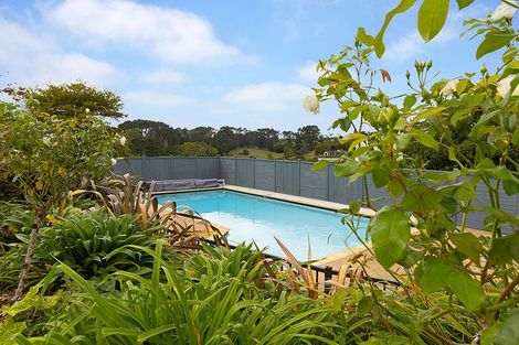 Photo of property in 141 Annett Road, Kumeu, 0891